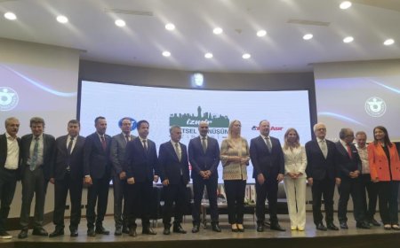 İzmir Kentsel Dönüşüm Zirvesi'nde Birlik Mesajı "Tehlike Kapıda, Çözüm Hepimizin Elinde"