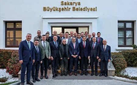 AK Parti Genel Başkan Yardımcısı Demir, Sakarya Belediyesi’ni Ziyaret Ederek Kentsel Dönüşüm Çalışmaları Hakkında Bilgi Aldı