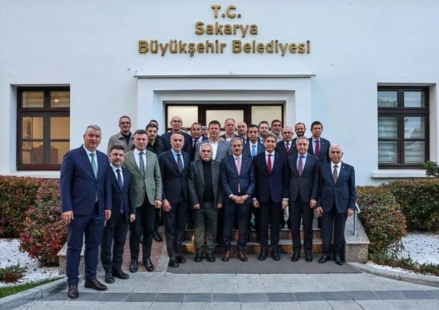 AK Parti Genel Başkan Yardımcısı Demir, Sakarya Belediyesi’ni Ziyaret Ederek Kentsel Dönüşüm Çalışmaları Hakkında Bilgi Aldı